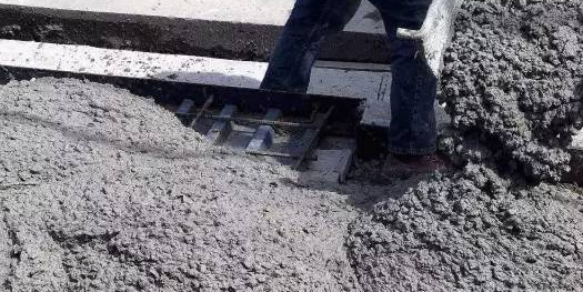 混凝土外加剂与水泥不适应性有哪些表现？